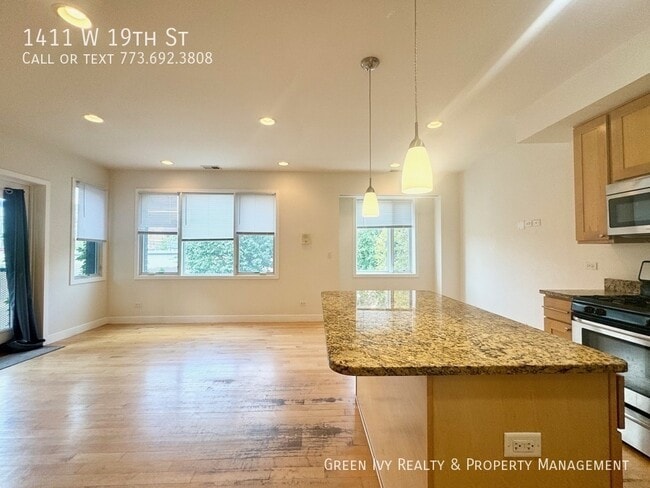 Photo - 1411 W 19th St