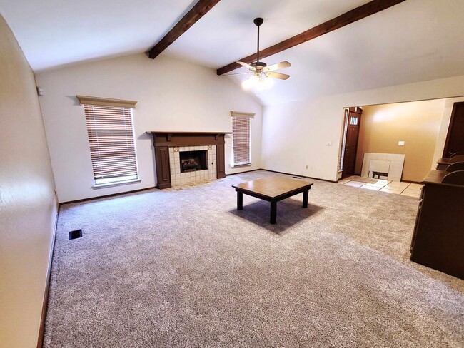 Photo - Spacious Living in a Prime Yukon Location