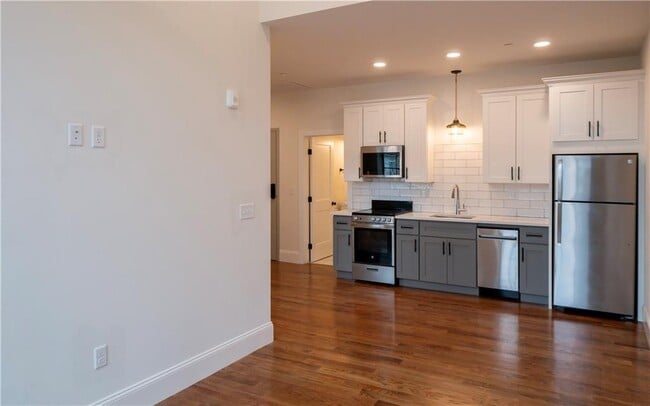 Building Photo - 15 Cranston Ave Unit 22