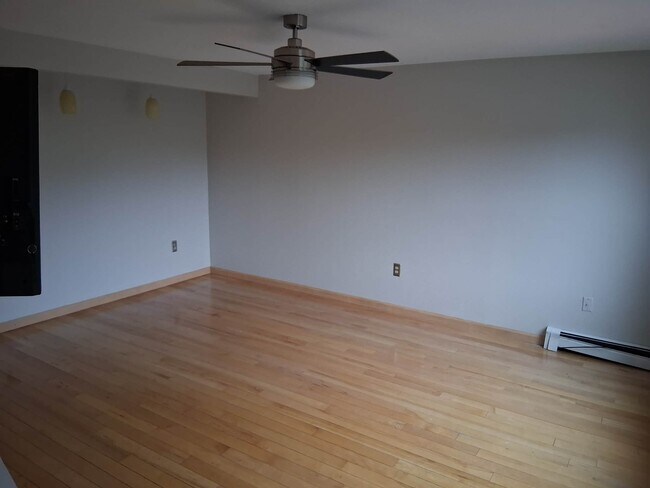 Photo - 347 Circle Rd
