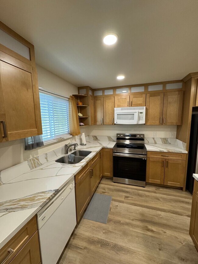 Photo - Beautifully Renovated 2 Bedroom Condo - Pa...