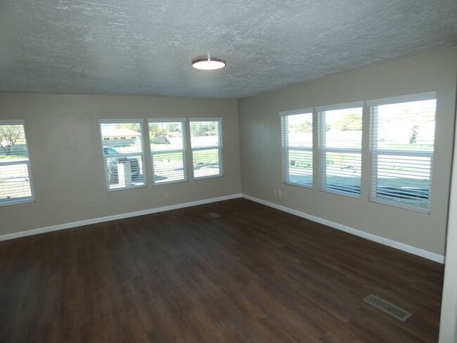 Photo - 6110 N Orange Tree Ln