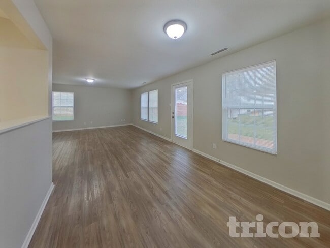 Photo - 907 Swearngan Ridge Ct