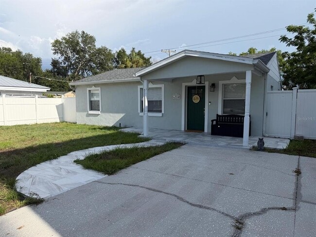 Building Photo - 4714 W Lawn Ave