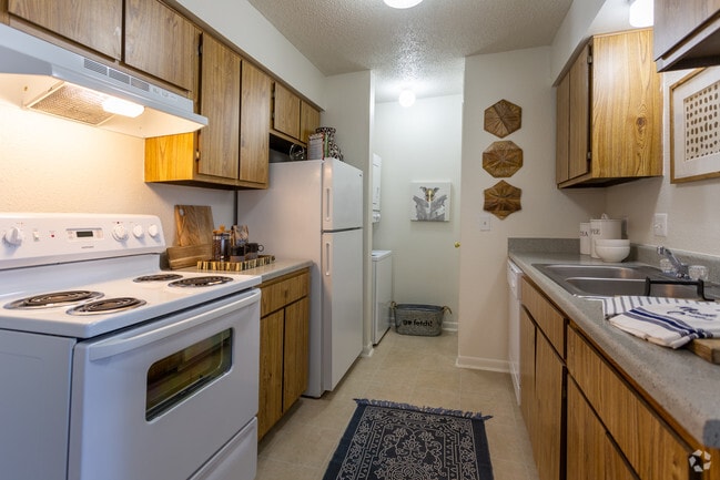 1BR, 1BA - 631SF - Kitchen