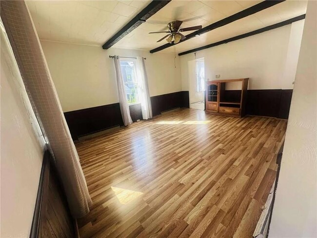 Photo - 136 Whitestown Rd