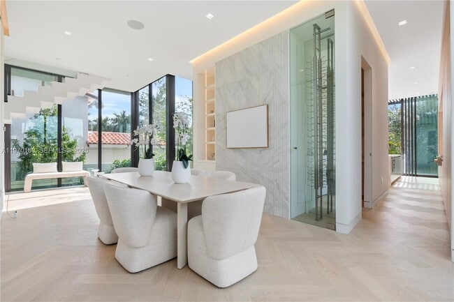 Photo - 536 W 51st St