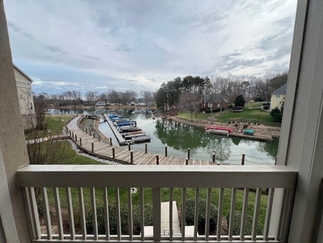 Photo - Waterfront - 2 Bed/2 Bath Condo - Pier 33 - Alley Kitchen - Fireplace - Washer/Dryer Included - C...