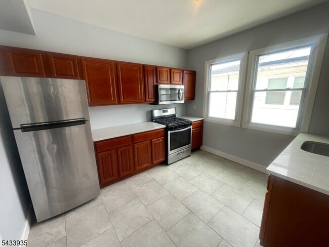 Building Photo - 52 Smith St