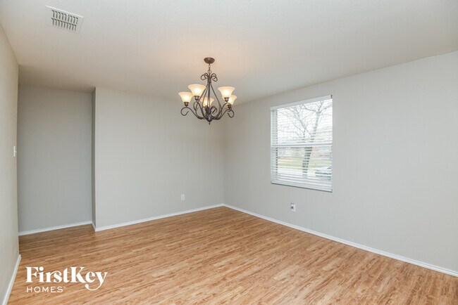 Photo - 1000 Bumble Bee Dr