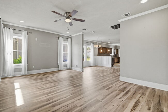 Photo - 1629 W Woodlawn Ave