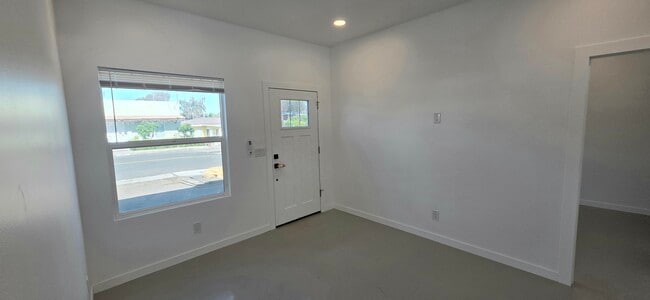 Photo - 2611 Grove St