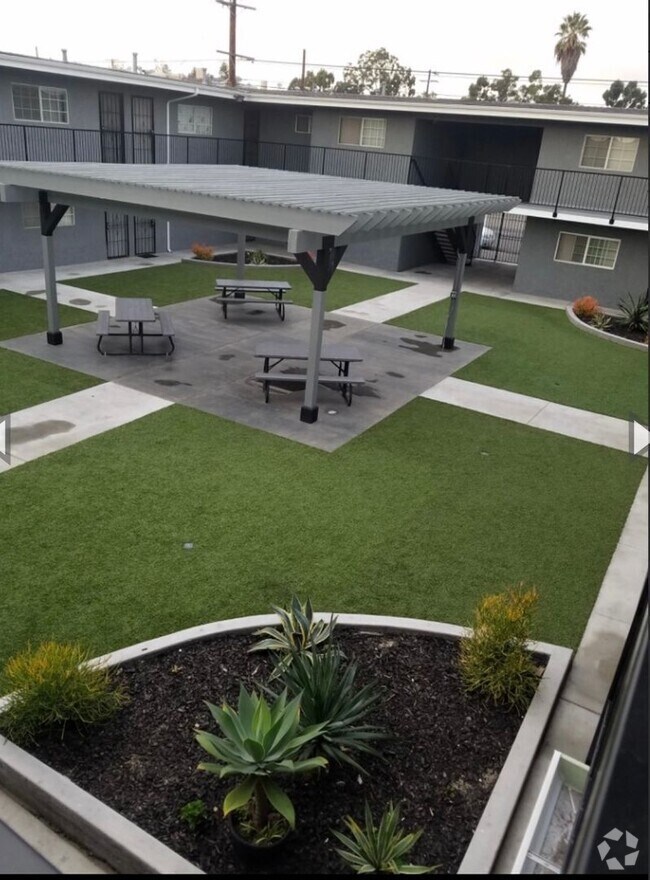 Building Photo - **Newly Remodeled**Beautiful Spacious 1 be... Unit 23 Rental