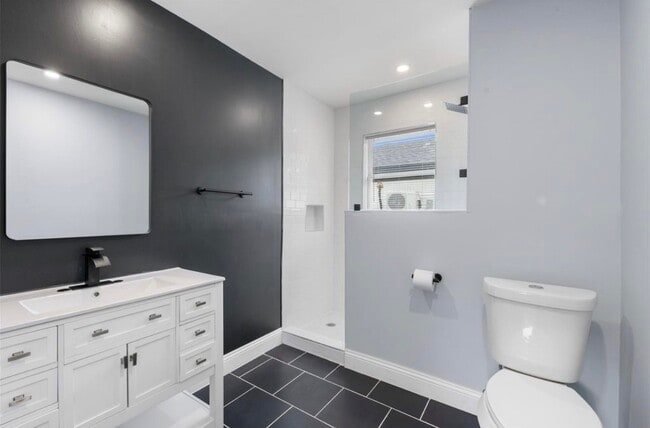 Photo - 4120 Linn St Unit B