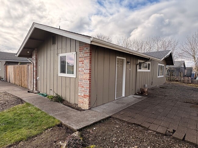 Building Photo - Sh314-316 Unit Sh314