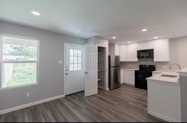 Photo - 311 Bundy St Unit 1