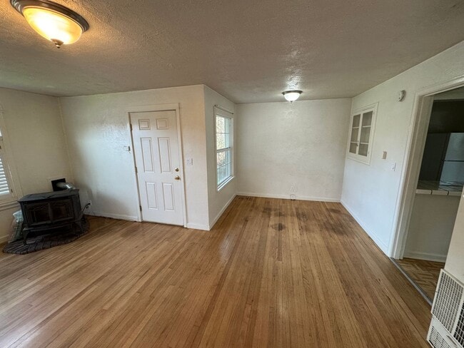 Photo - 2 Bedroom ~ 1 Bathroom House in SW Corvallis