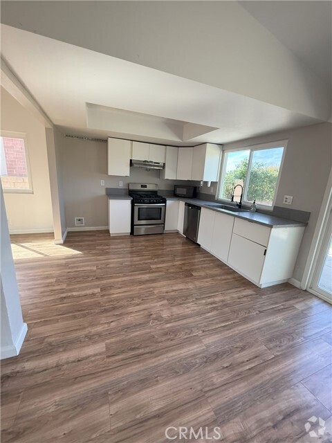 Building Photo - 23833 Country View Dr Rental