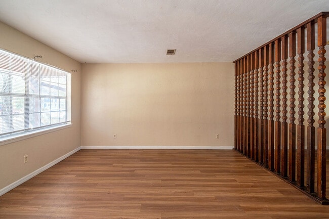 Photo - 3103 Pontiac Dr