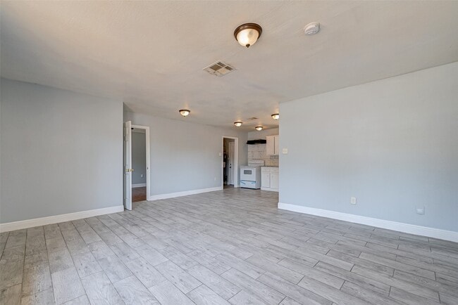 Photo - 5859 Westover St