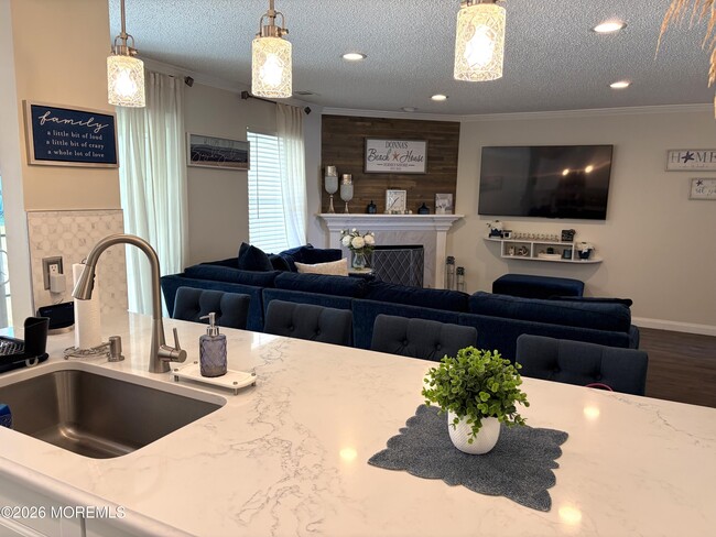 2111 Waters Edge Dr Unit 2111