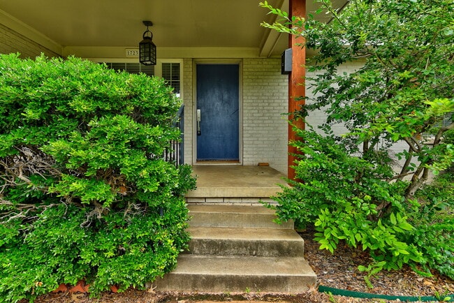 Photo - 1723 Churchill Way