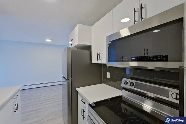 Photo - 10837-10117 117 St NW Unit 404