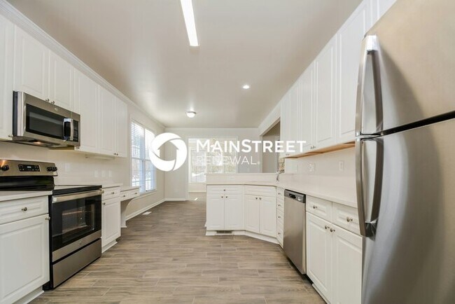 Photo - 3 Bedroom Pet-Friendly Home in RALEIGH, NC with Main Street Renewal
