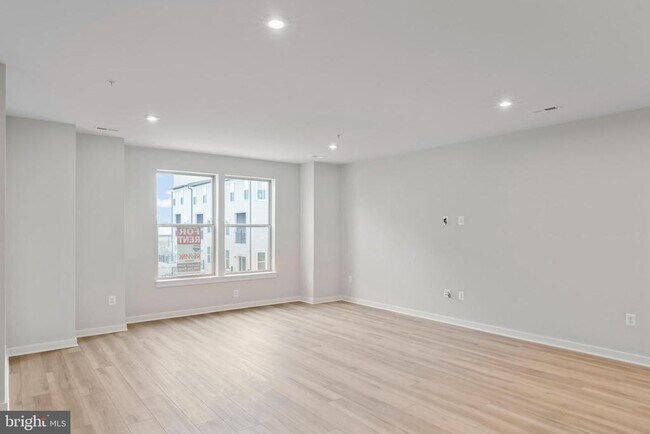 Photo - 2152 Glacier Rd