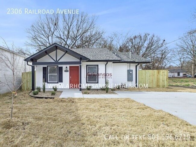 Building Photo - 2306 Railroad Ave