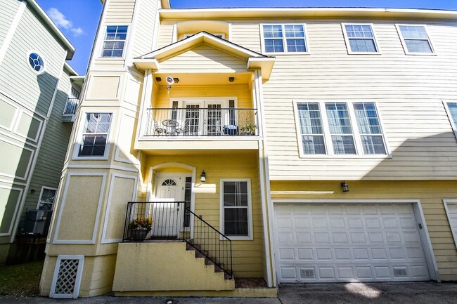 Photo - 1129 W 15th 1/2 St Unit B