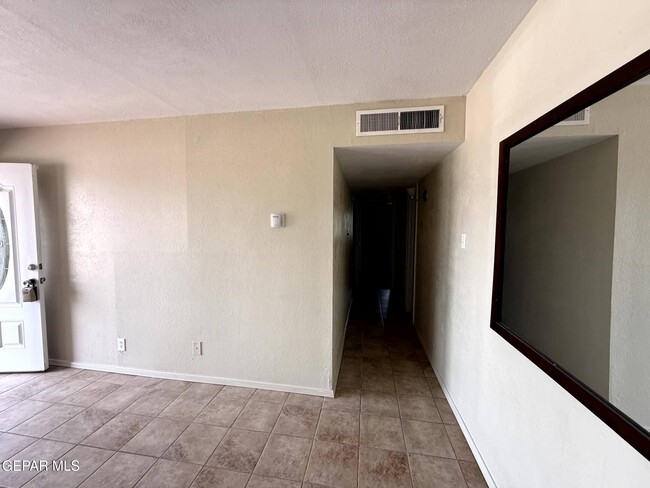 Photo - 2801 Hawick Rd