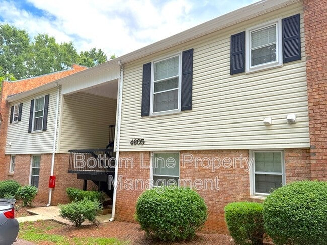 Building Photo - 4605 Coronado Dr Unit Apt D