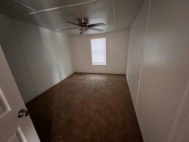 Photo - 5 Bed 2 bath mobile home