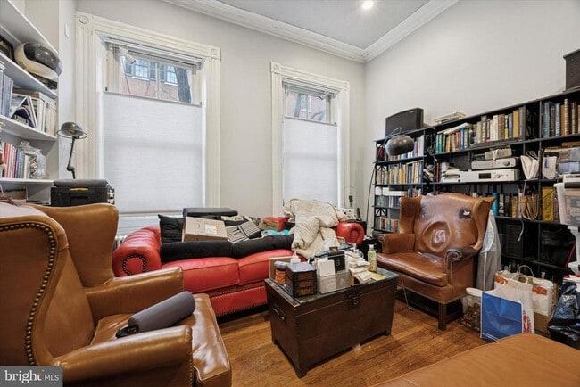 Building Photo - 916 Clinton St