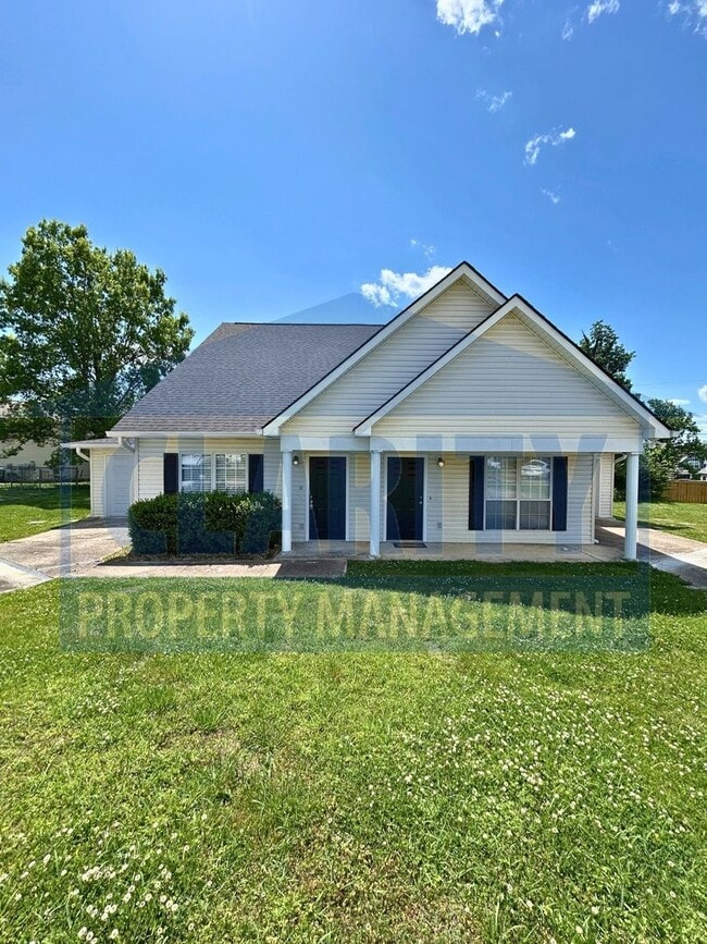 Building Photo - Three-bedroom home in Chattanooga!