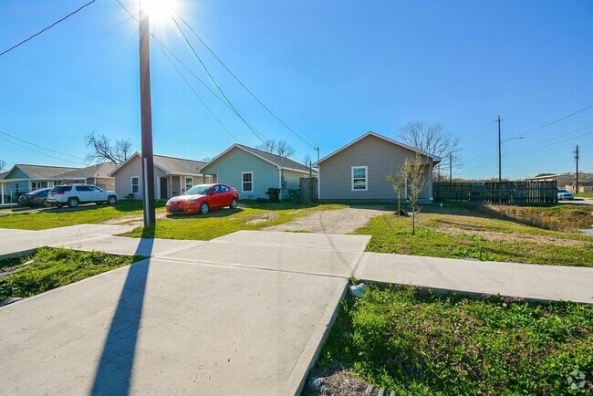Building Photo - 7611 Dyer St Rental
