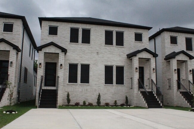 Building Photo - 3714 Easy St Unit B
