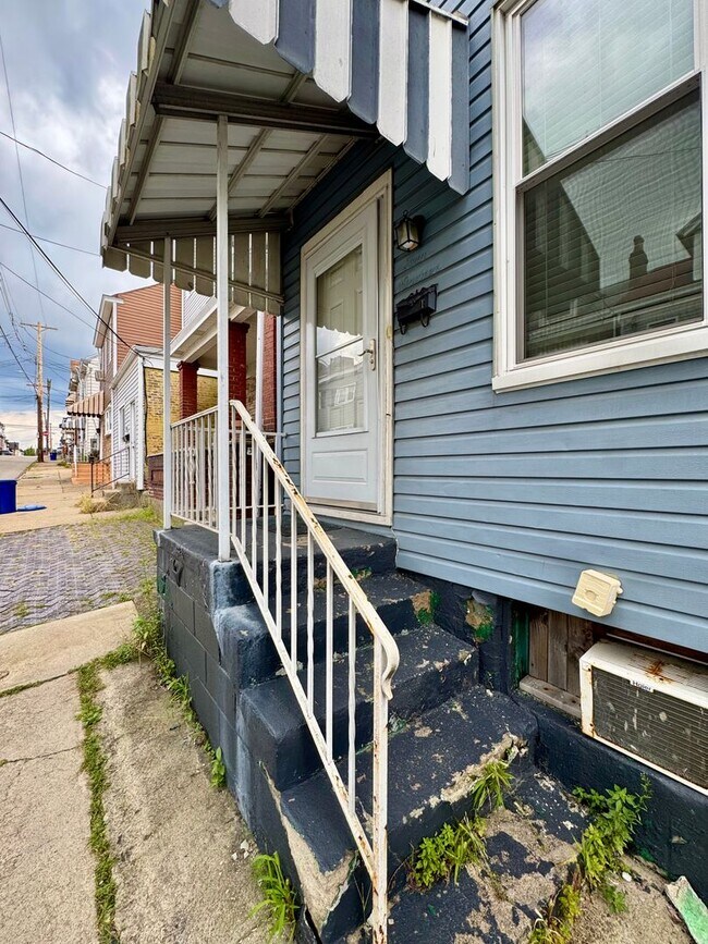419 Taylor St Unit Lower unit