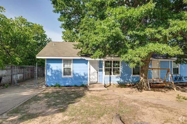 Building Photo - 2411 NW 21st St Rental