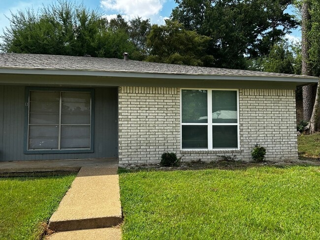 Building Photo - 312 Tammy Lynn Dr Unit B Rental
