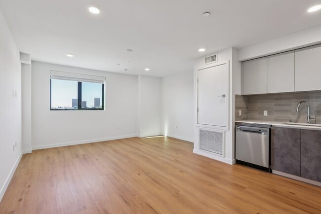 Clad LA