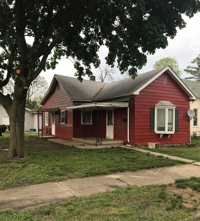Building Photo - 528 W 7th St Unit Janet Privett