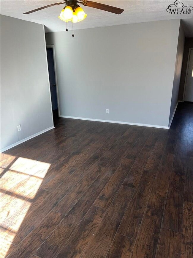 Photo - 1118 Ireland St