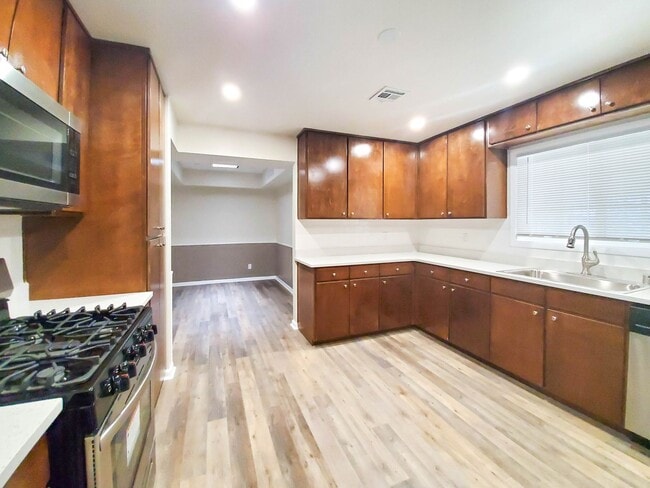 Photo - Breathtaking Mountain Views!