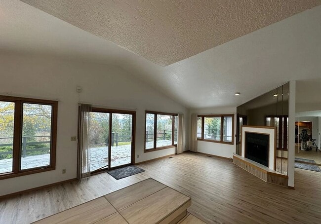 Photo - 2 Bed / 2 Bath Home with Lake Views Clubhouse – Hayden Lake