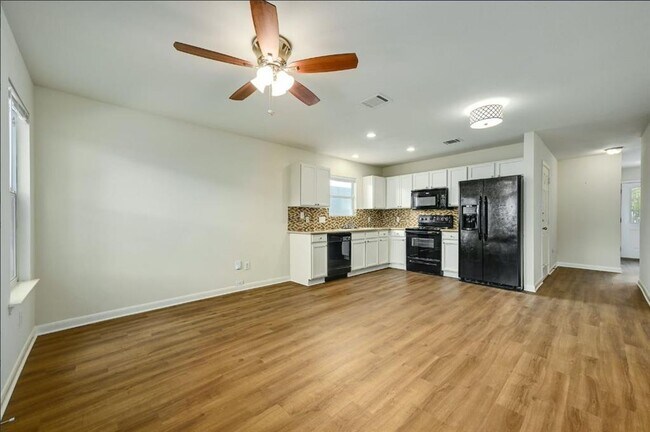Photo - 1531 Parkfield Cir