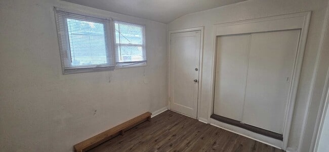 Photo - 225 E Kensington Ave
