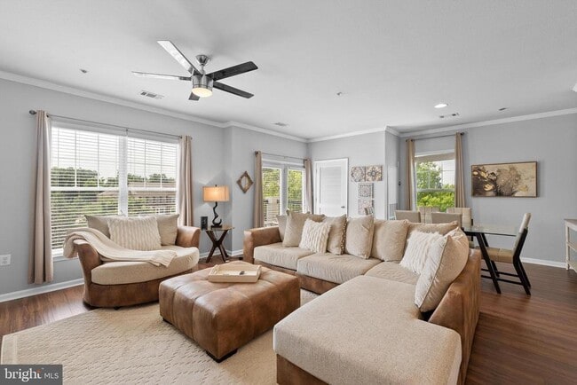 Photo - 5123 Travis Edward Way Unidad H