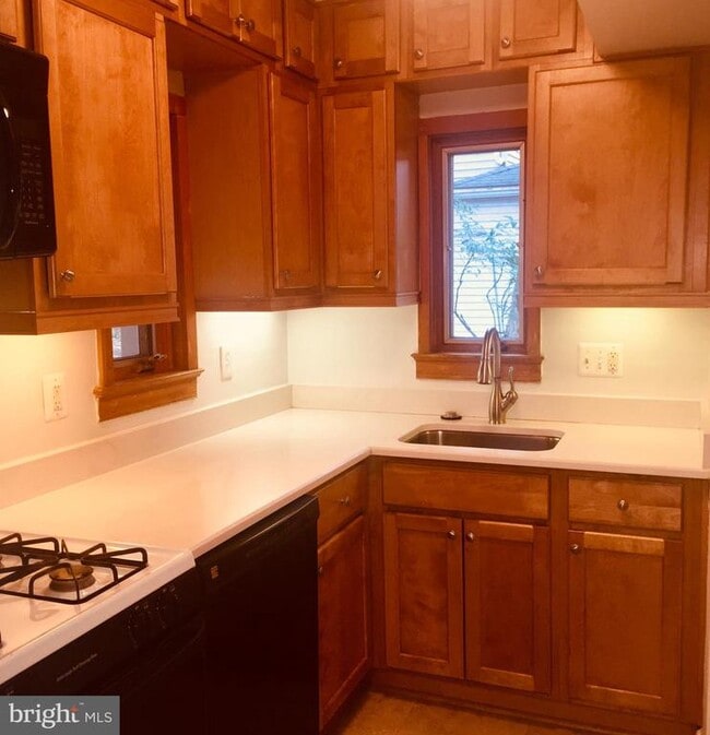 Photo - 208 W George Mason Rd